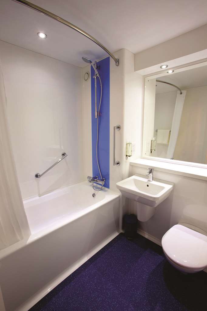 Travelodge Basildon Wickford Habitación foto